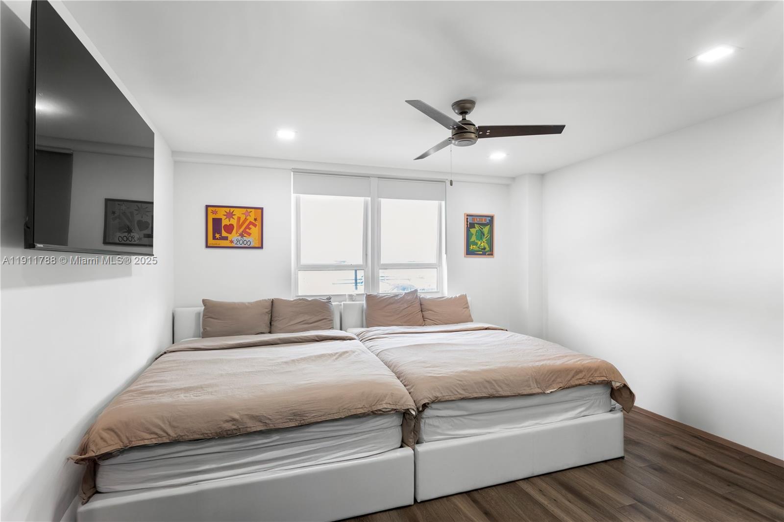 0HE CARRIAGE CLUB SOUTH C - Residential