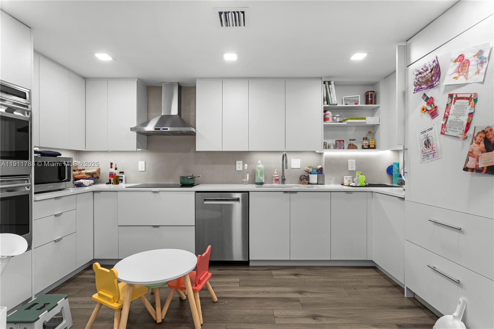 0HE CARRIAGE CLUB SOUTH C - Residential