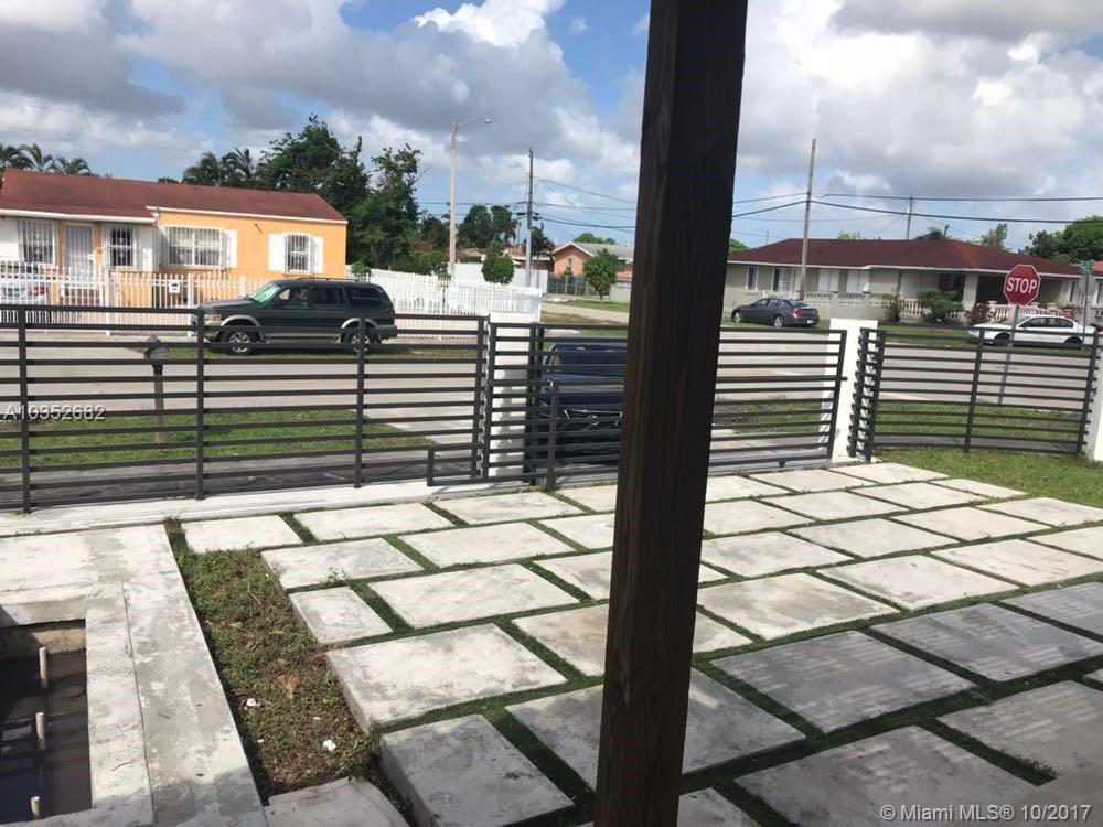 LE JEUNE MANORS - Residential Lease