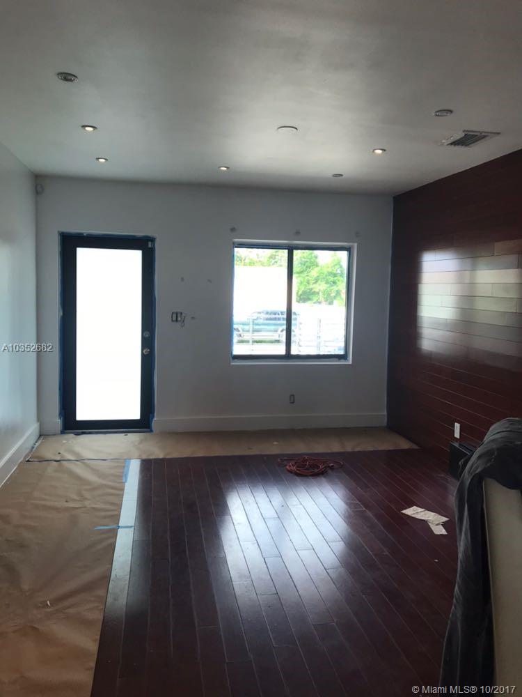 LE JEUNE MANORS - Residential Lease