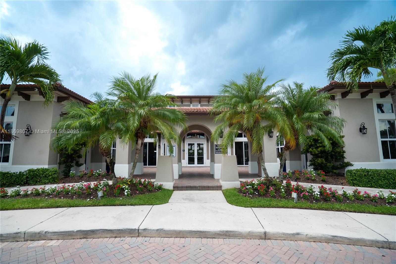 THE SHORES CONDO NO 2 - Residential