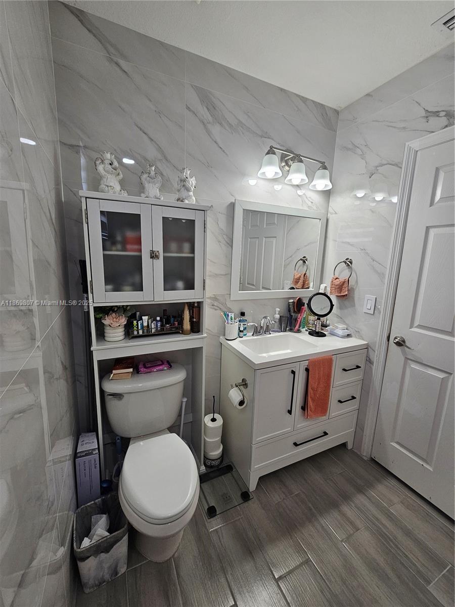 THE SHORES CONDO NO 2 - Residential