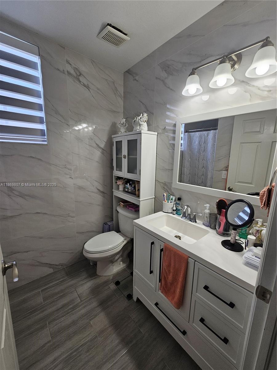 THE SHORES CONDO NO 2 - Residential