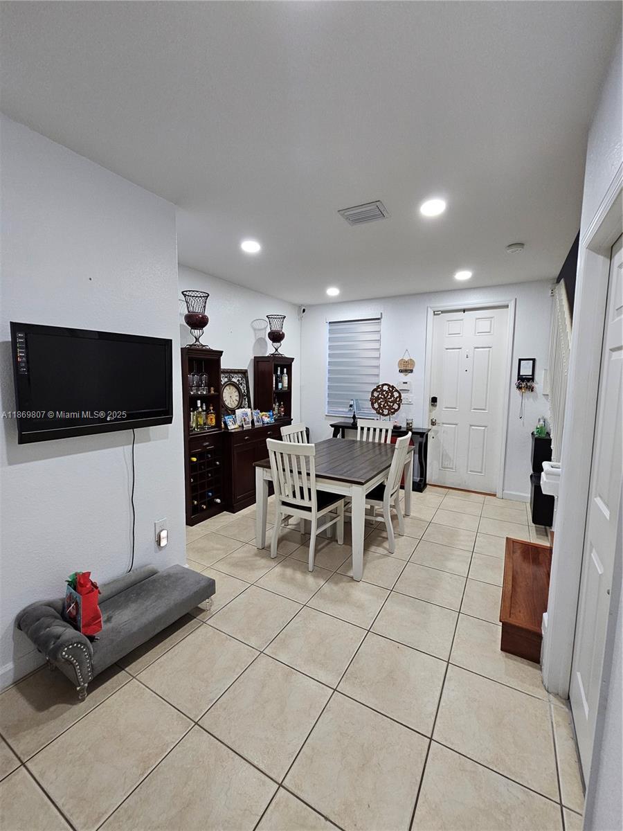 THE SHORES CONDO NO 2 - Residential