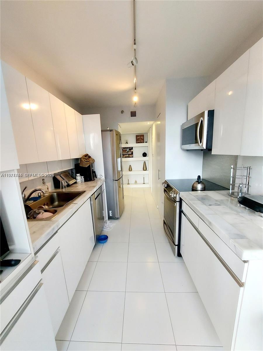 1000 ISL BLVD WILLIAMS IS - Residential