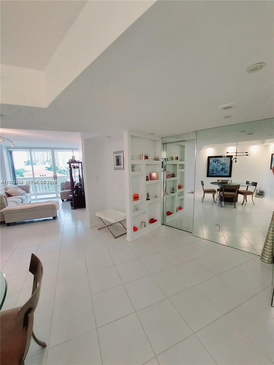 1000 ISL BLVD WILLIAMS IS - Residential