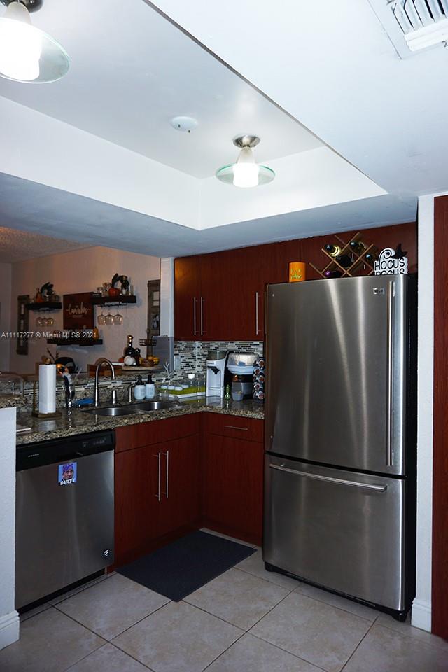 KENLAND COURT - Residential