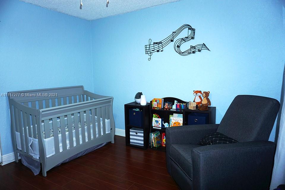 KENLAND COURT - Residential