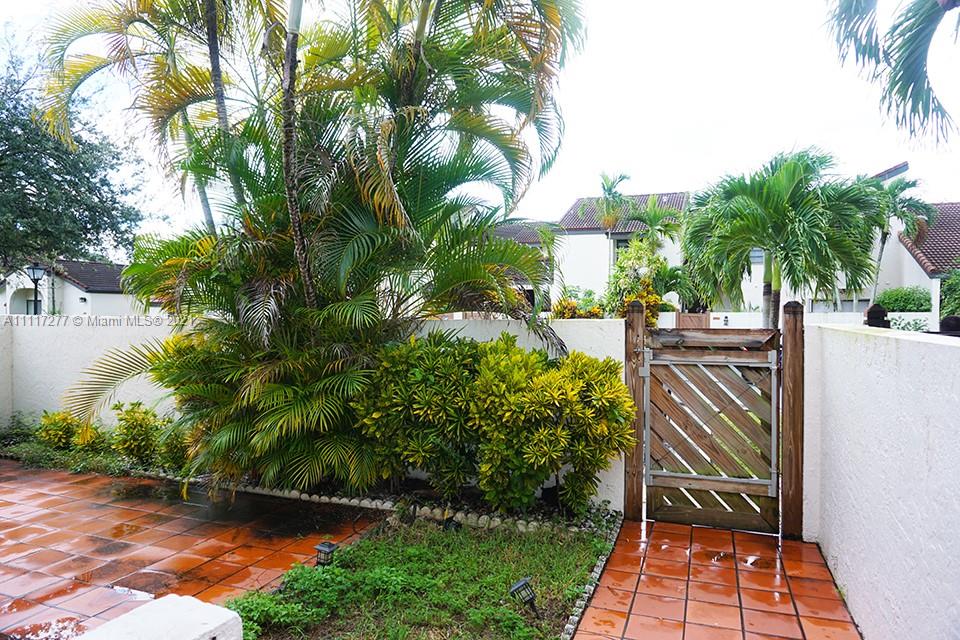 KENLAND COURT - Residential