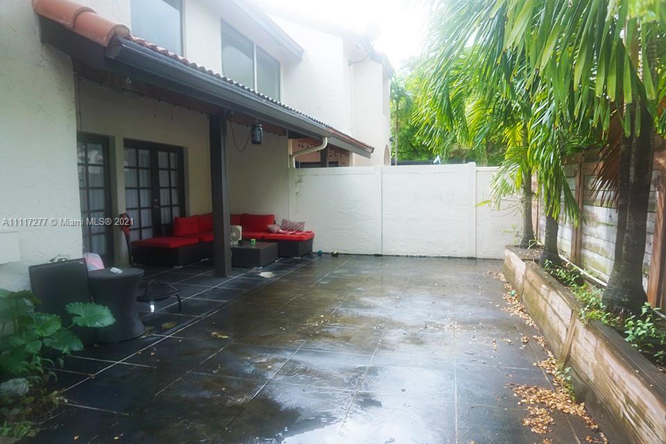 KENLAND COURT - Residential