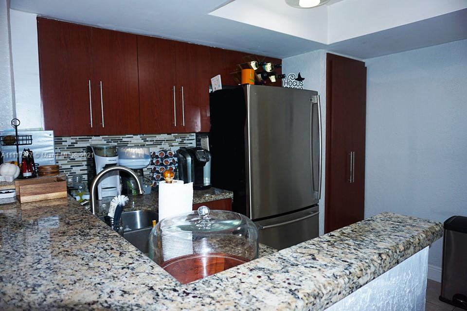 KENLAND COURT - Residential