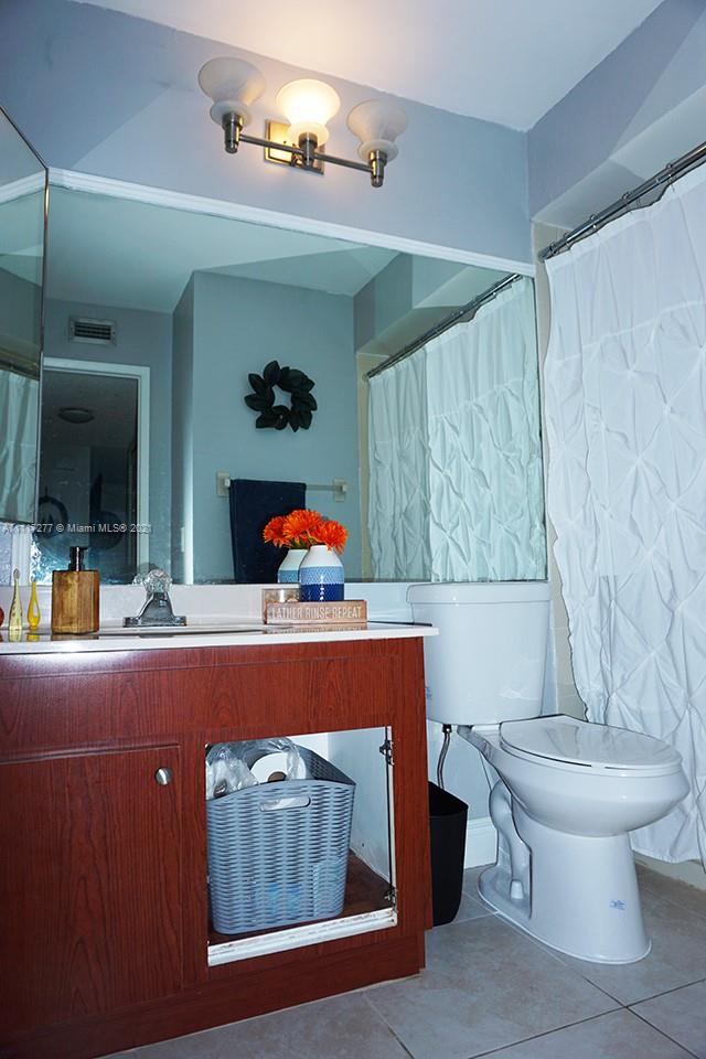 KENLAND COURT - Residential