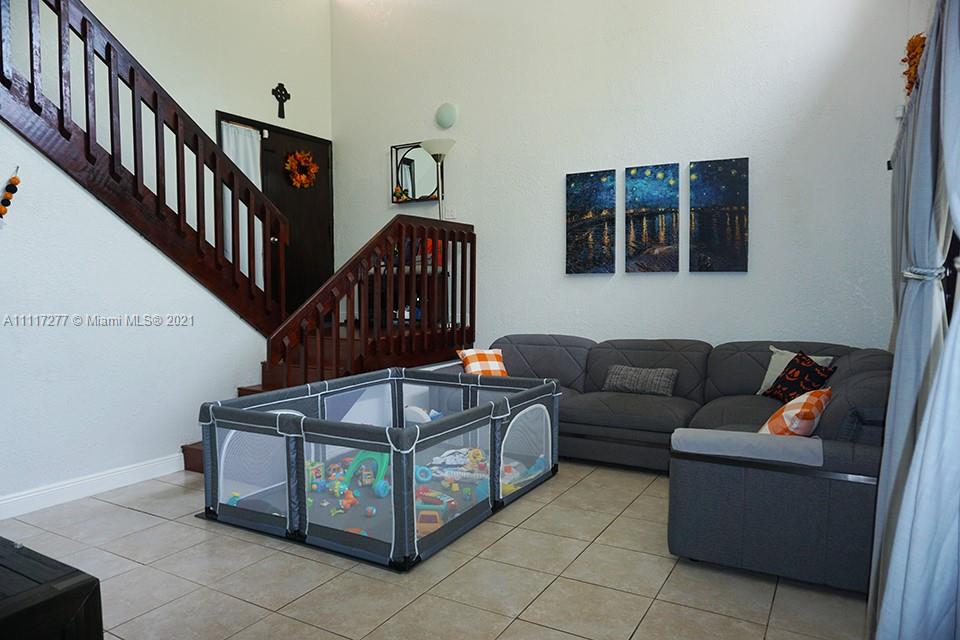 KENLAND COURT - Residential