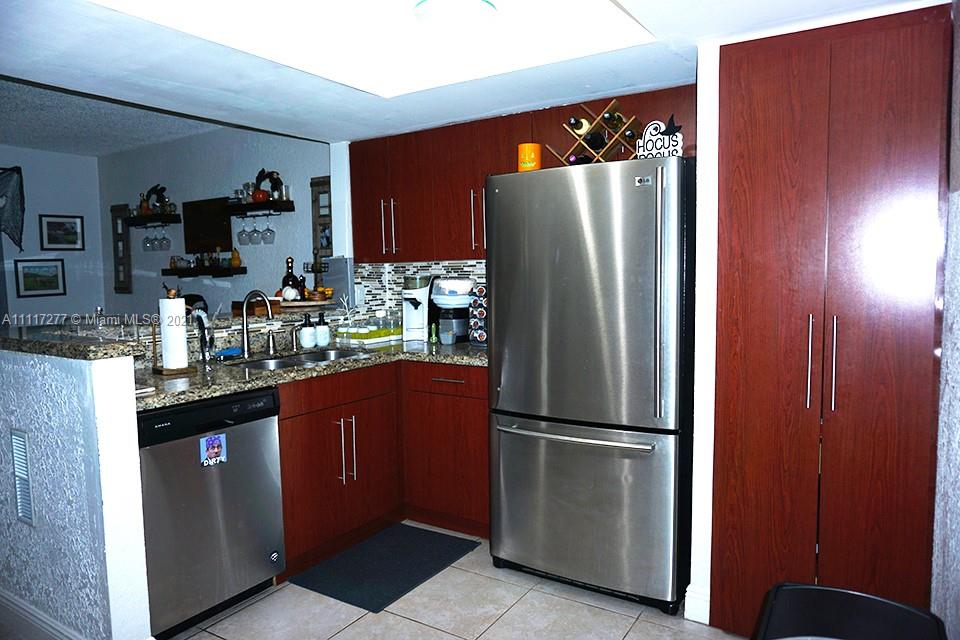 KENLAND COURT - Residential