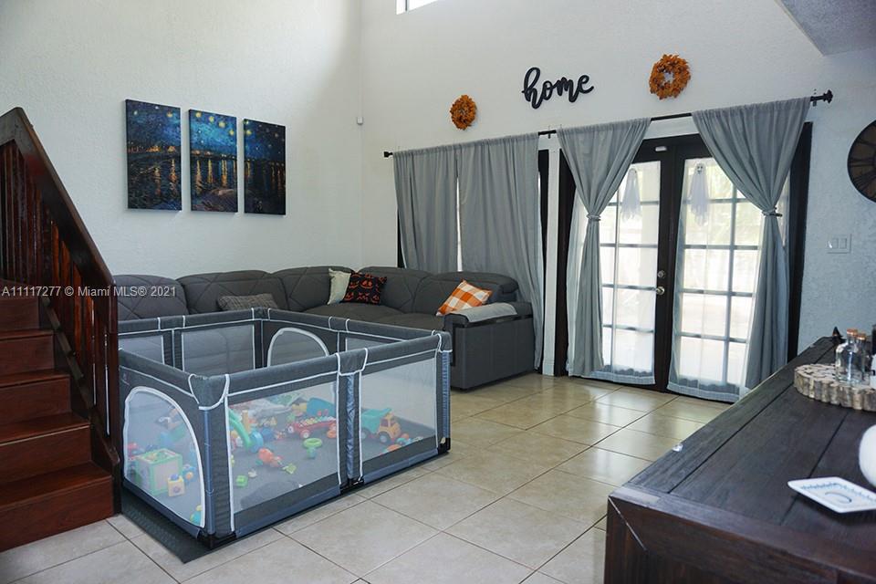 KENLAND COURT - Residential