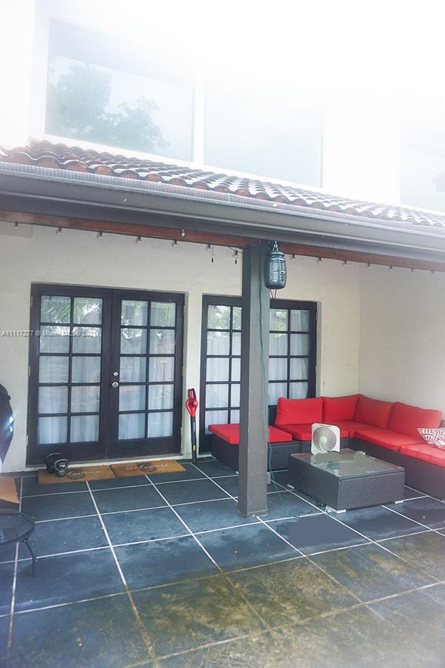 KENLAND COURT - Residential