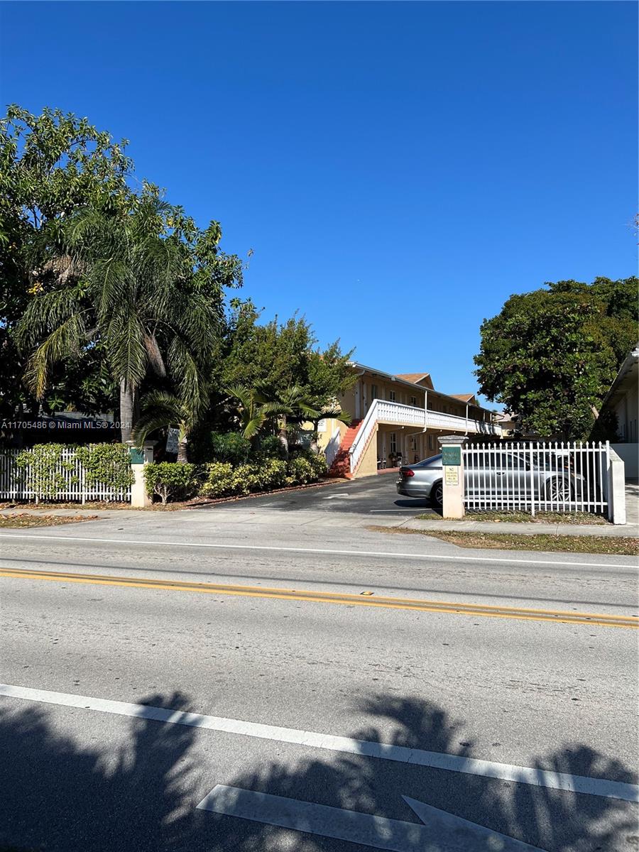 2607 NE 8th Ave 22