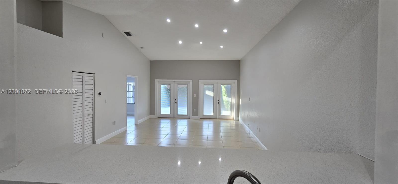 FOREST LAKES COUNTRY GARD - Residential Lease