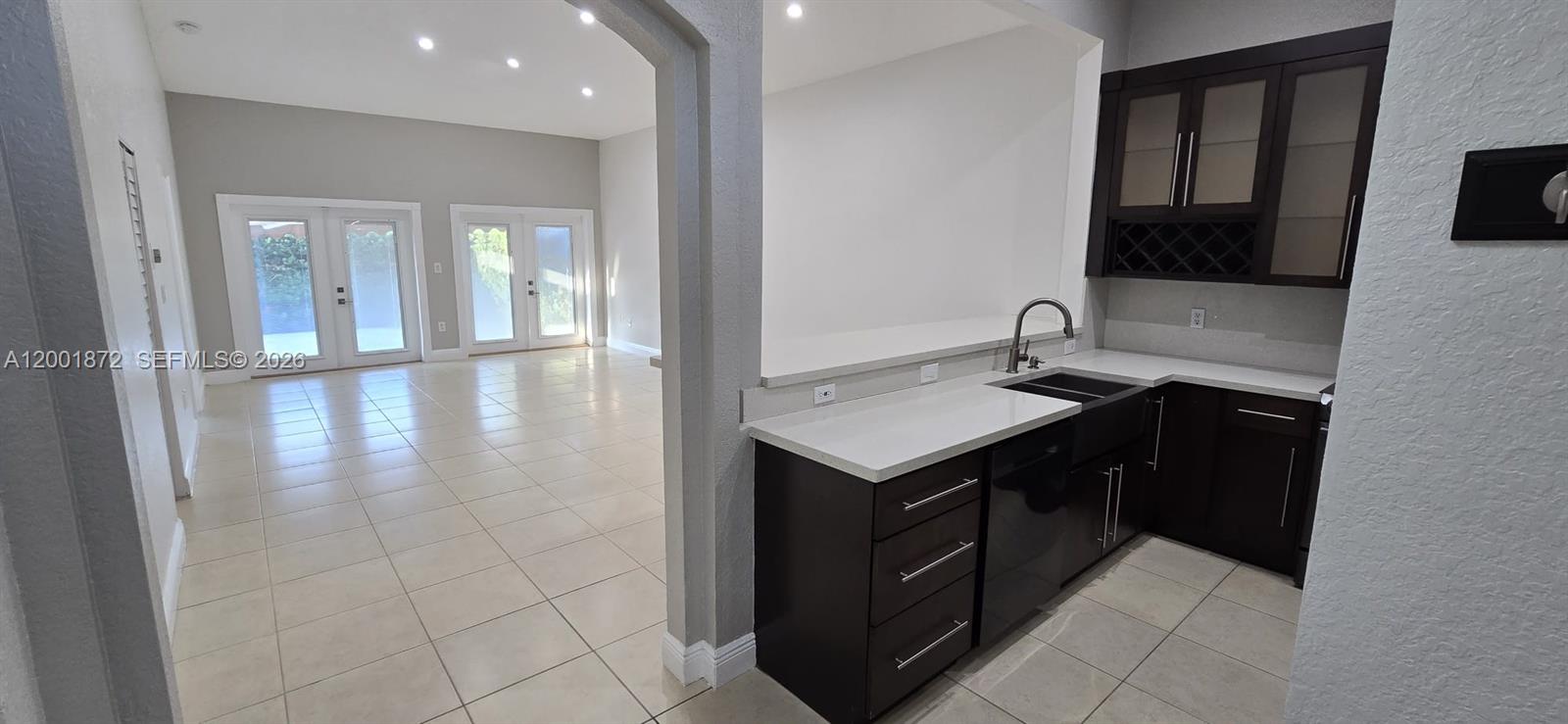 FOREST LAKES COUNTRY GARD - Residential Lease