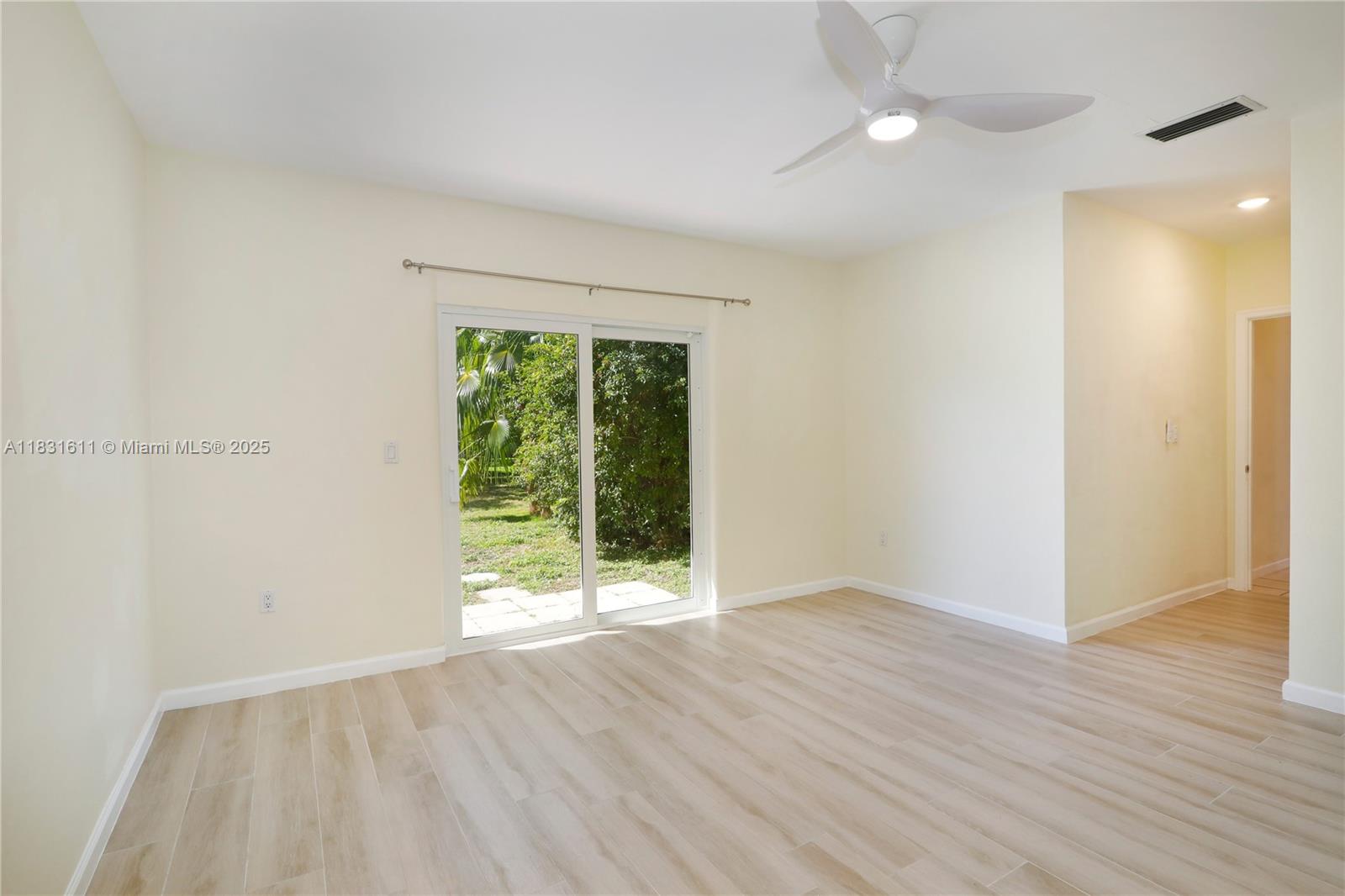 TOWN & RANCH ESTS - Residential Lease