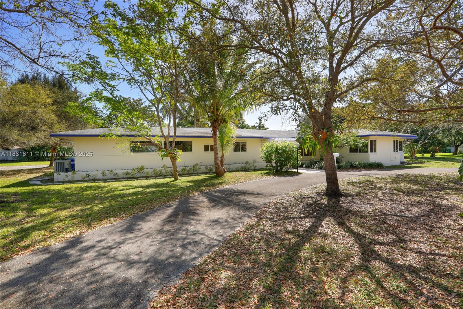 TOWN & RANCH ESTS - Residential Lease