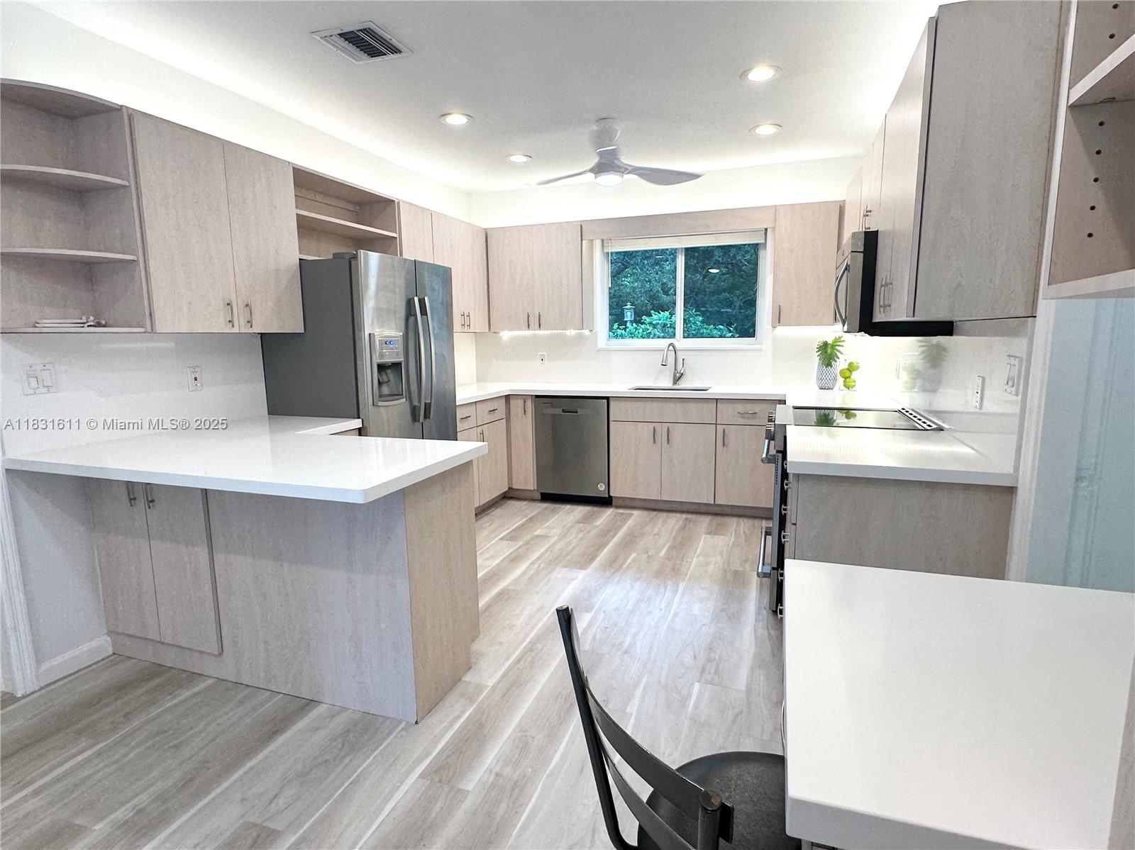 TOWN & RANCH ESTS - Residential Lease