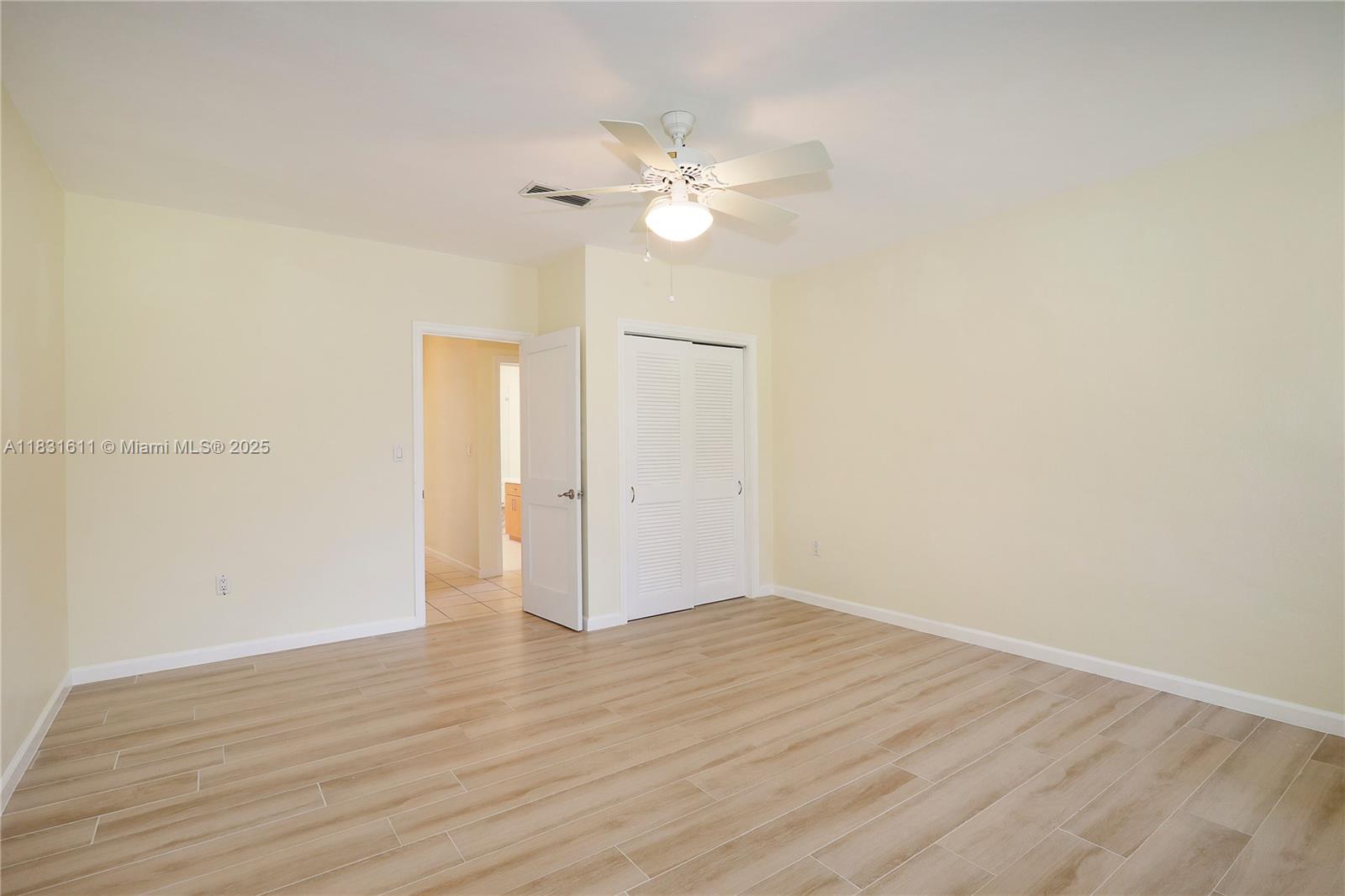 TOWN & RANCH ESTS - Residential Lease