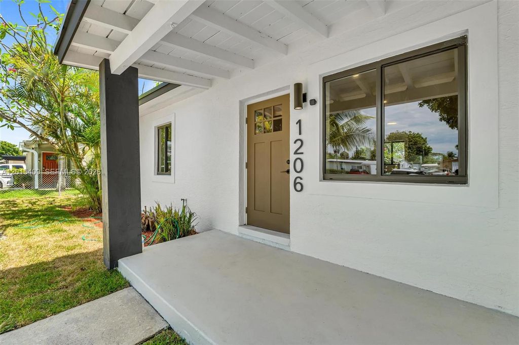 Photo of Fort Lauderdale, FL 33311 (MLS # A12015409)
