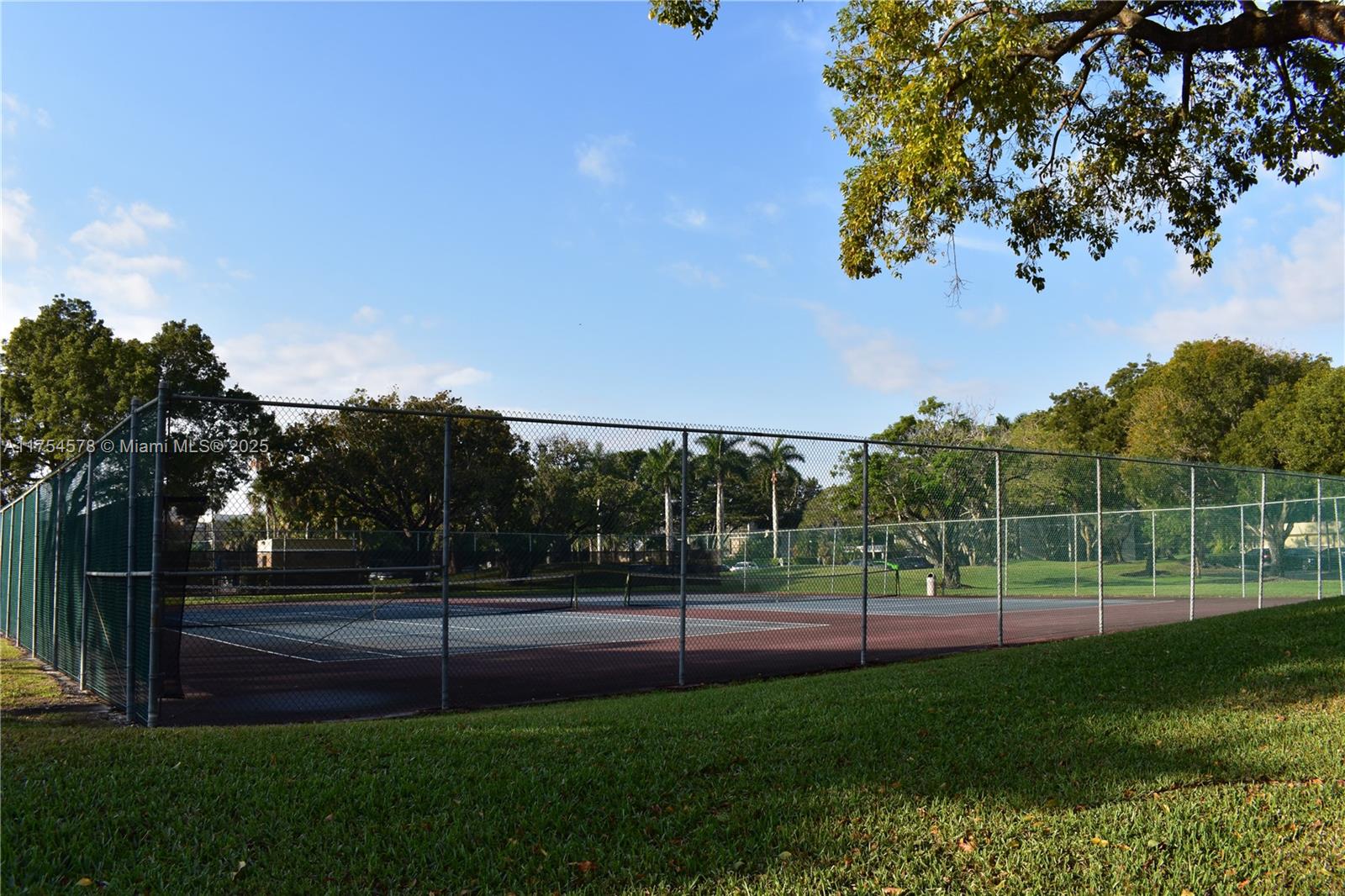 BLDG 9 OF COUNTRY CLUB AP - Residential