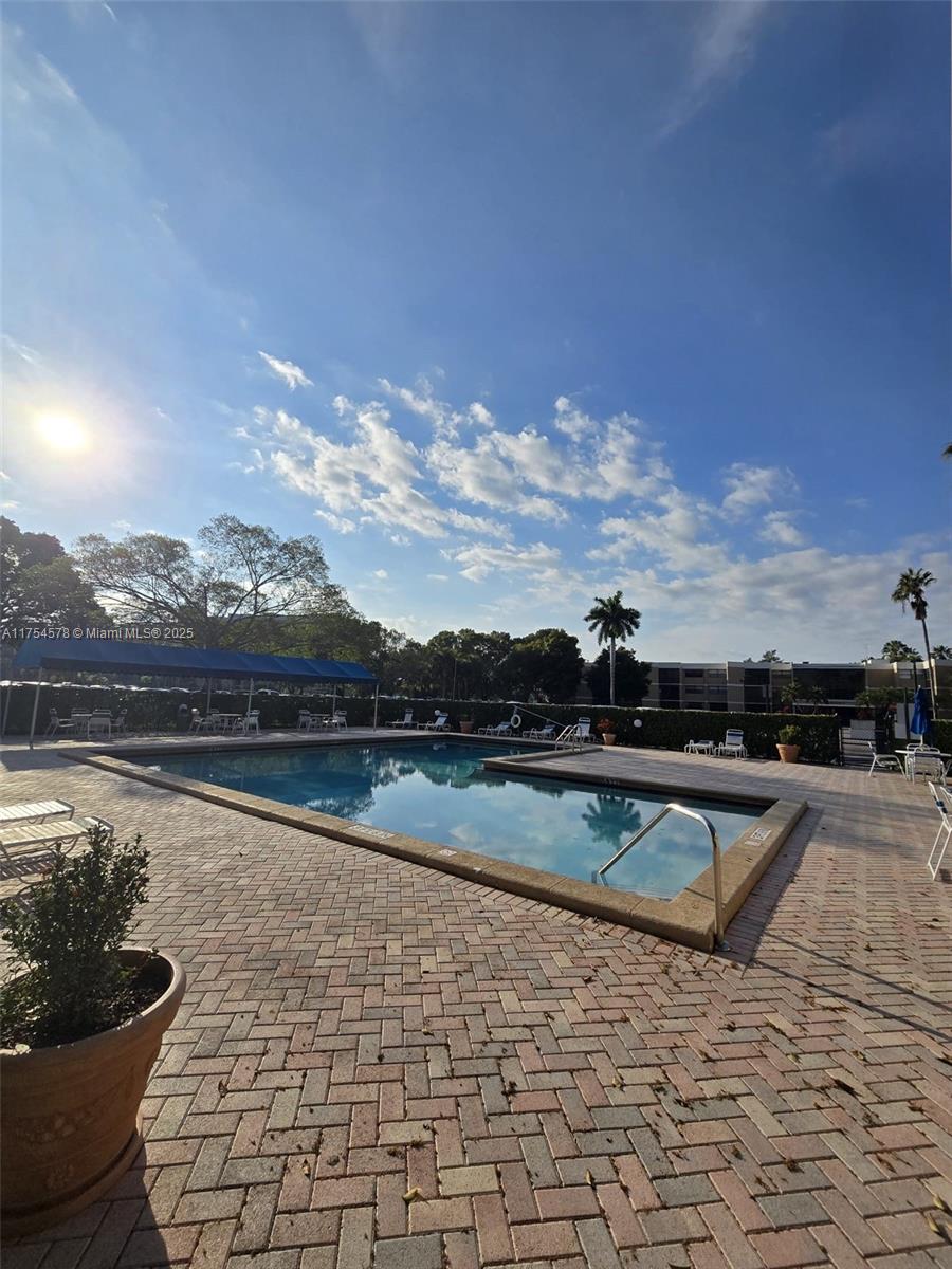 BLDG 9 OF COUNTRY CLUB AP - Residential