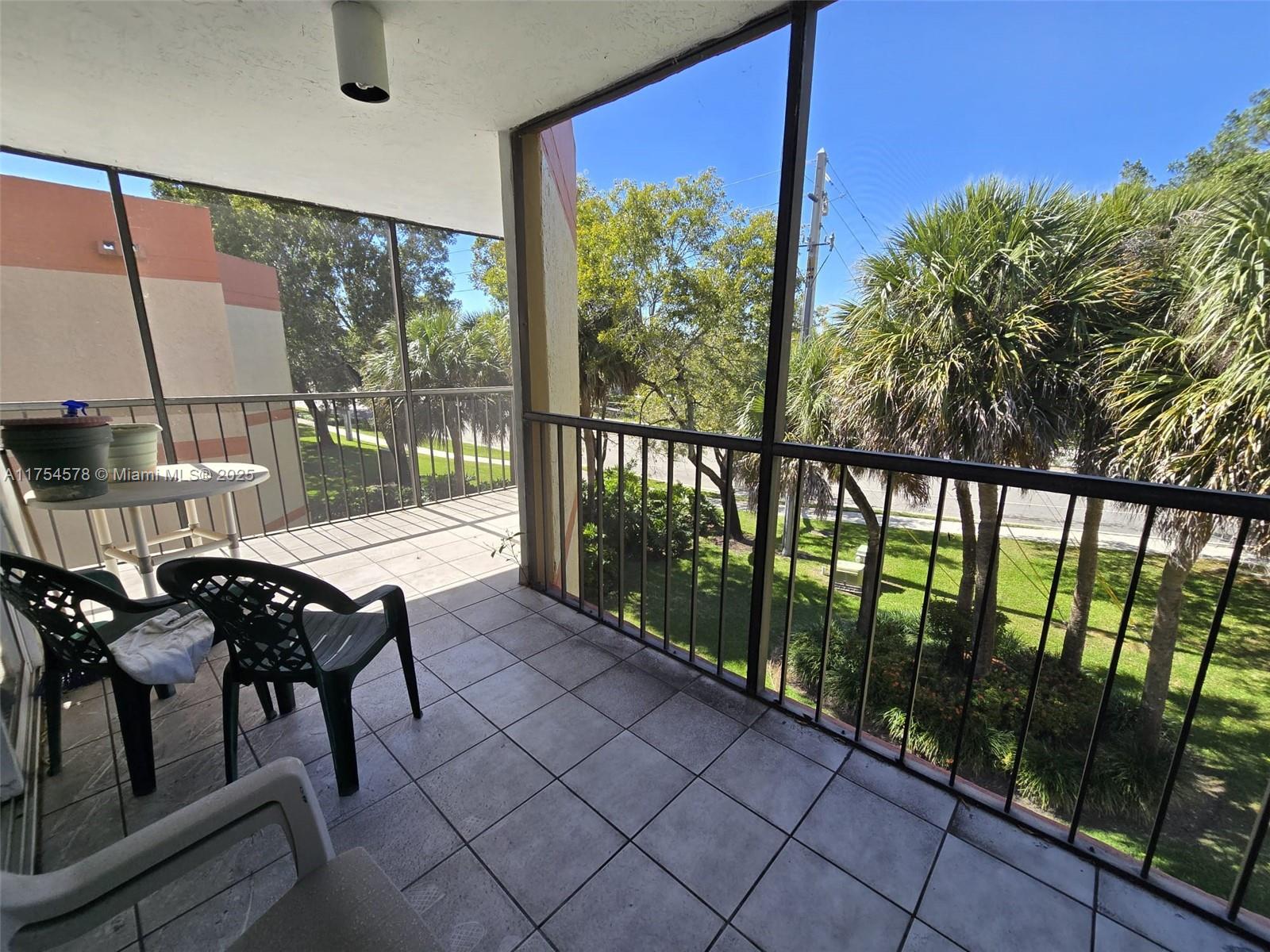 BLDG 9 OF COUNTRY CLUB AP - Residential
