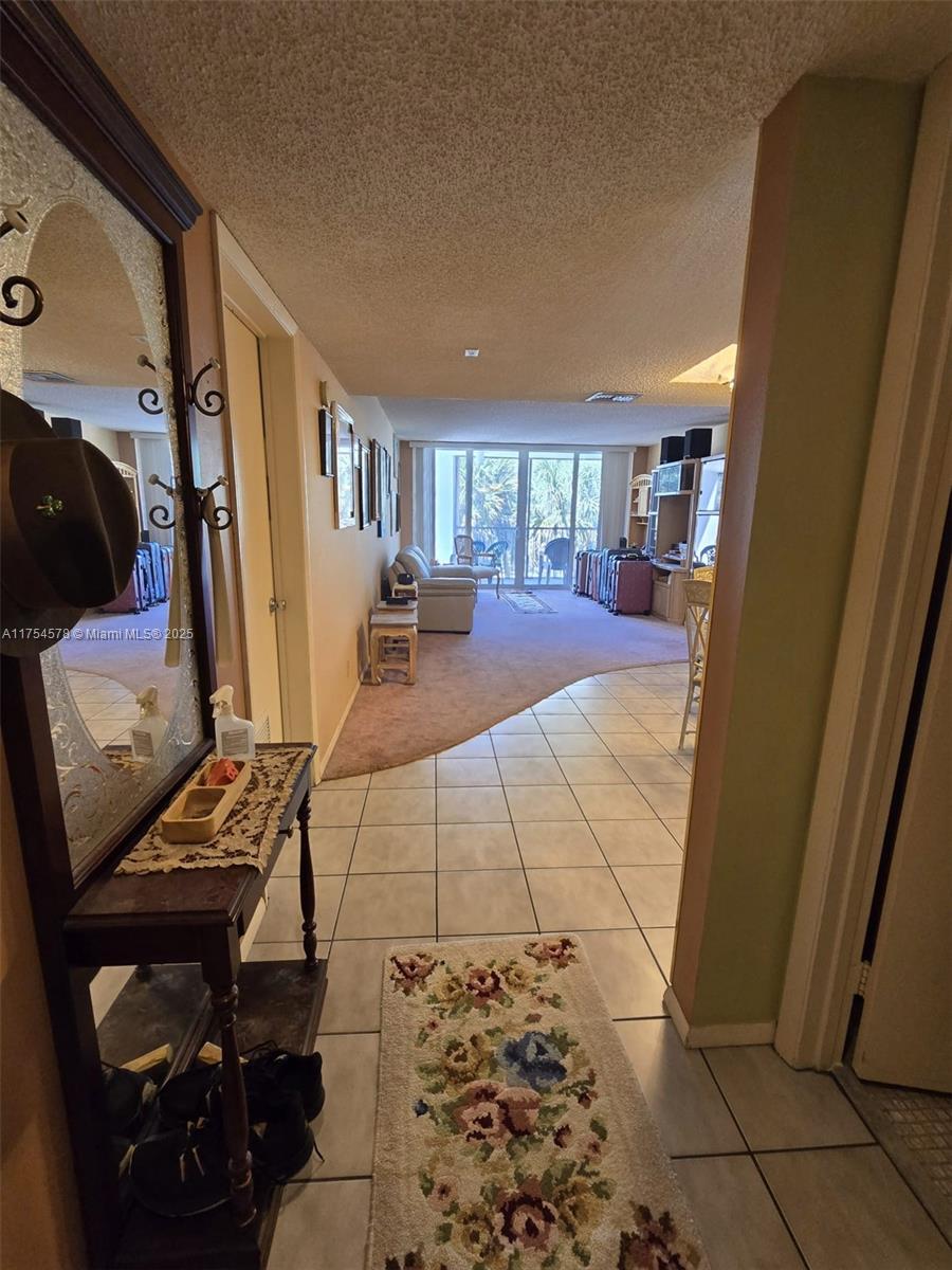 BLDG 9 OF COUNTRY CLUB AP - Residential
