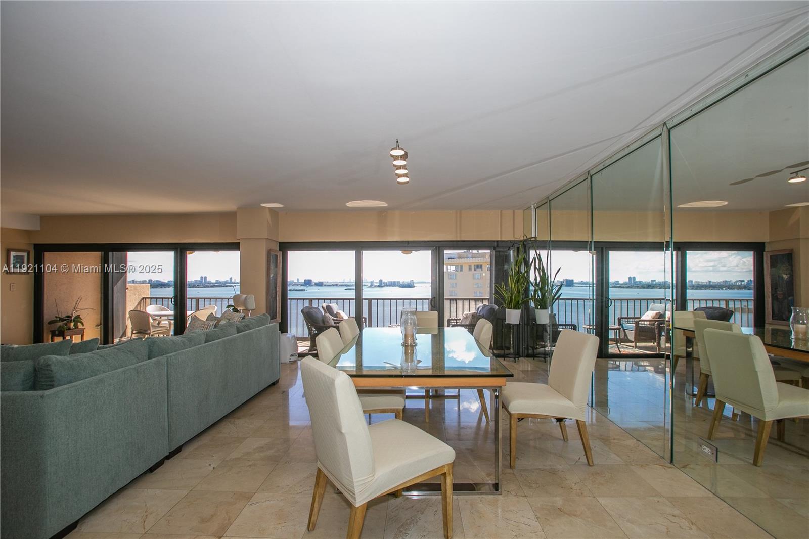 1800 NE 114th St 2105