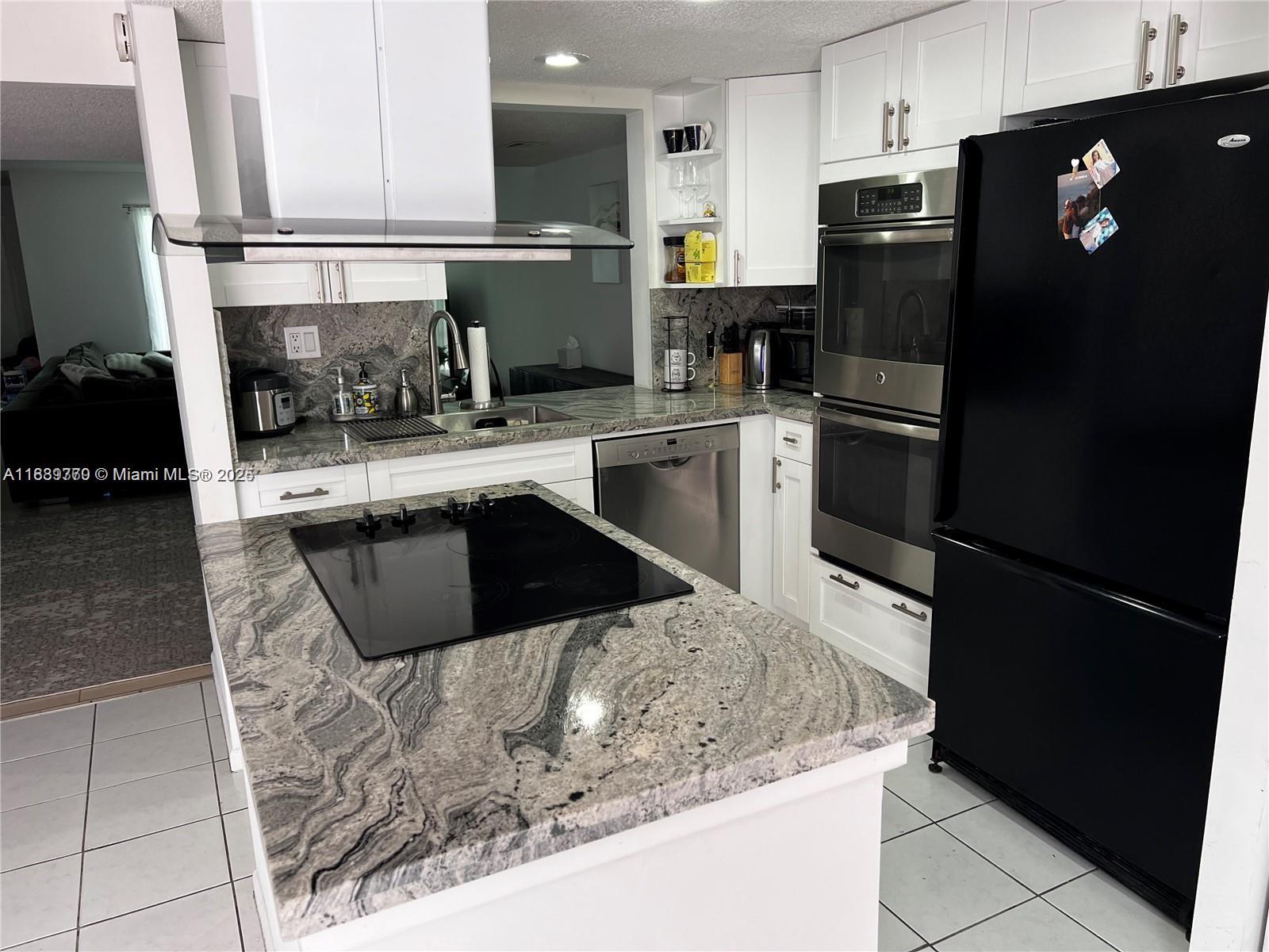VENETIAN PARK III CONDO - Residential Lease