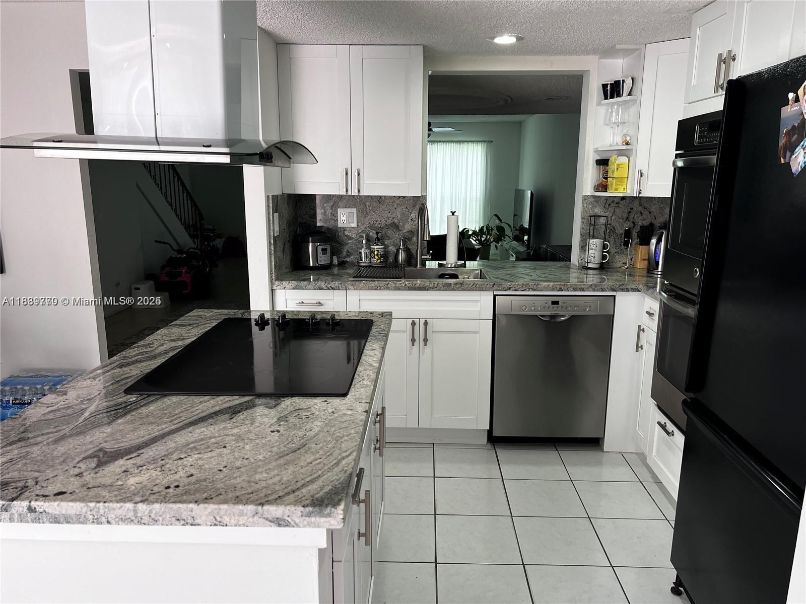 VENETIAN PARK III CONDO - Residential Lease