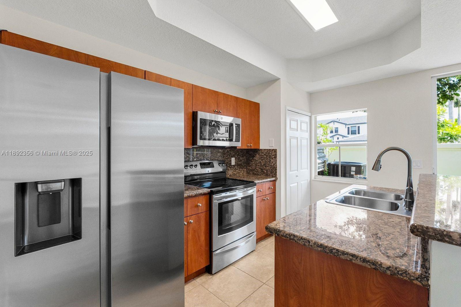 THUNDERBIRD PARK - Residential