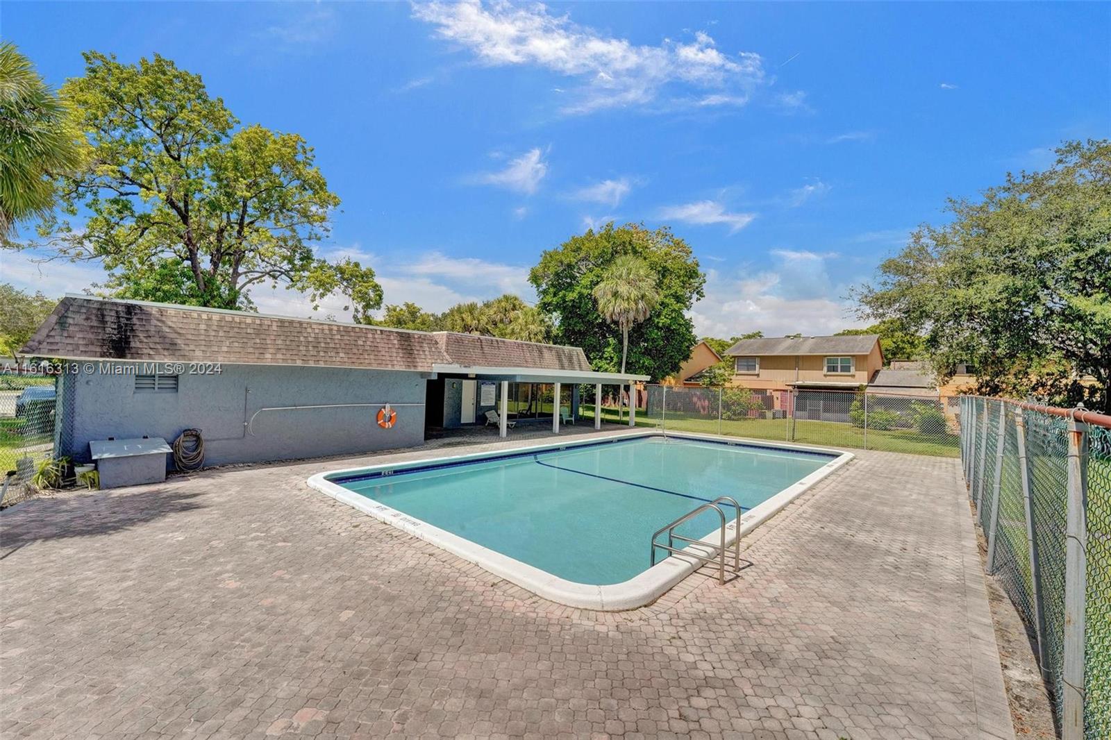 APPLE CREEK - Residential