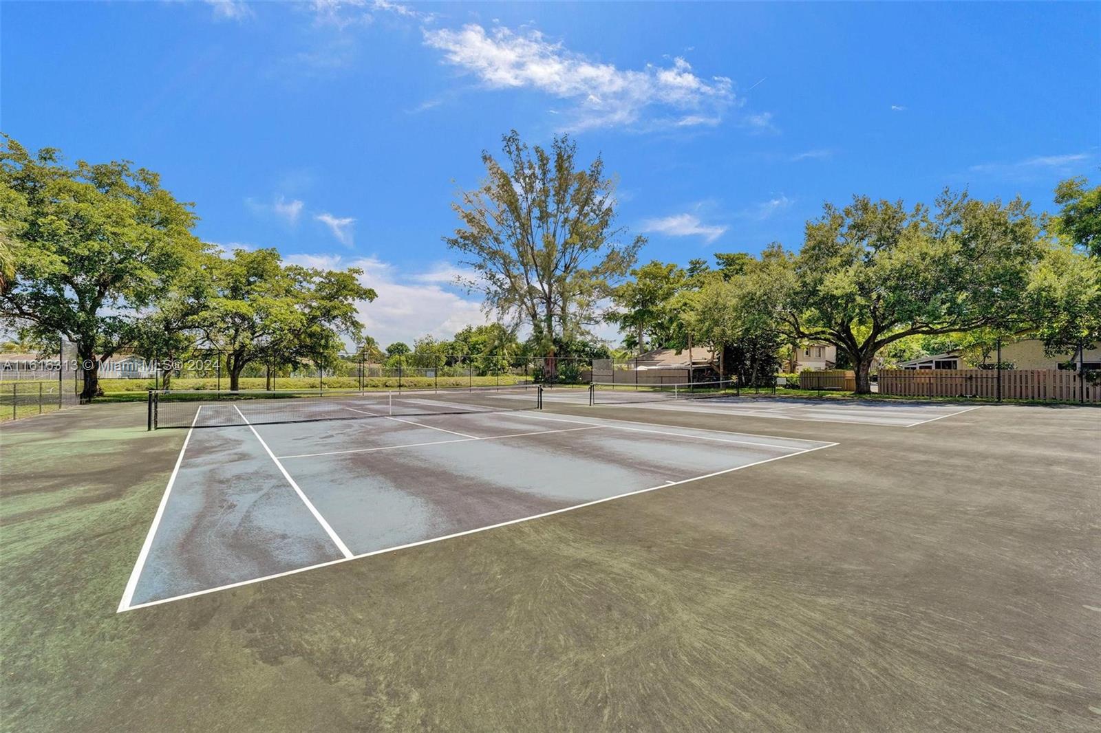 APPLE CREEK - Residential