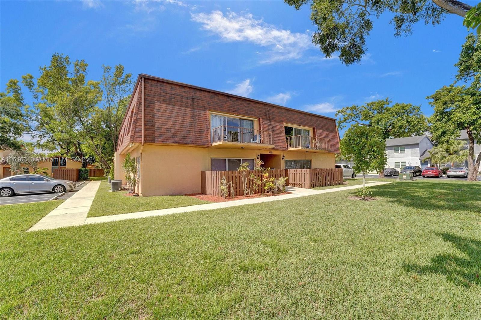 APPLE CREEK - Residential