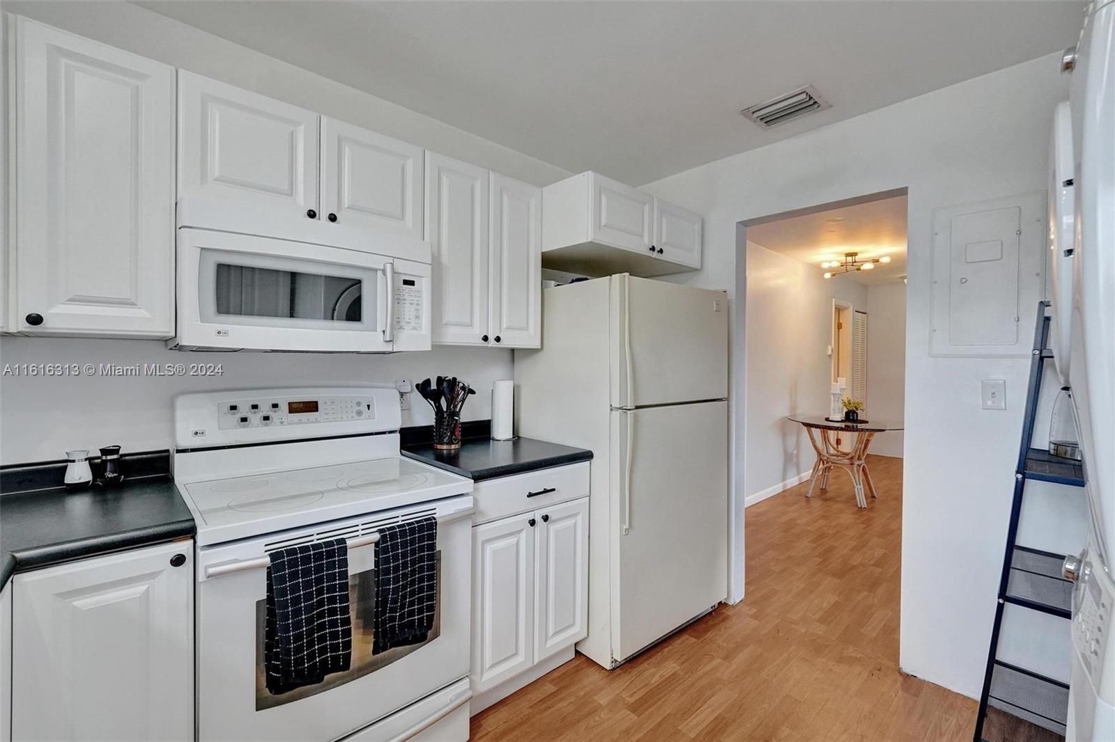 APPLE CREEK - Residential