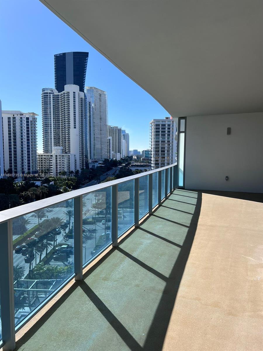 17550 Collins Ave 1004