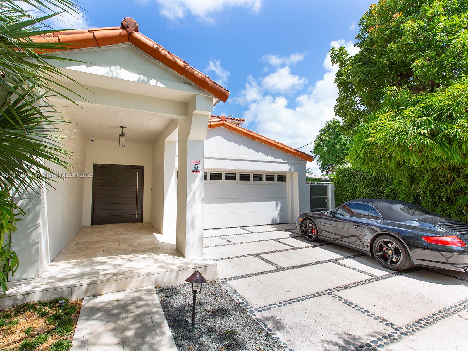 820 W Dilido Dr