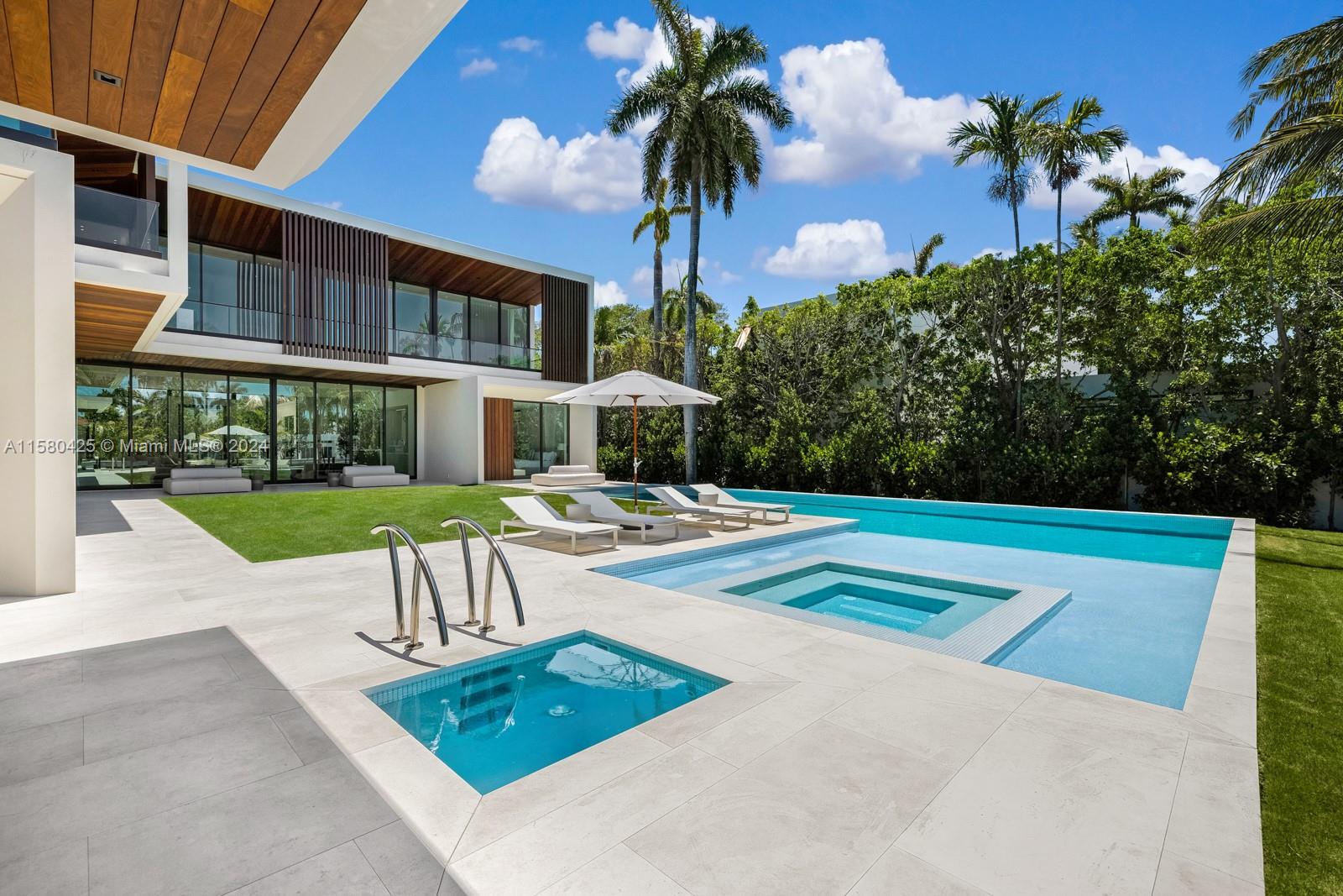 SUNSET ISLANDS-ISLAND NO - Residential