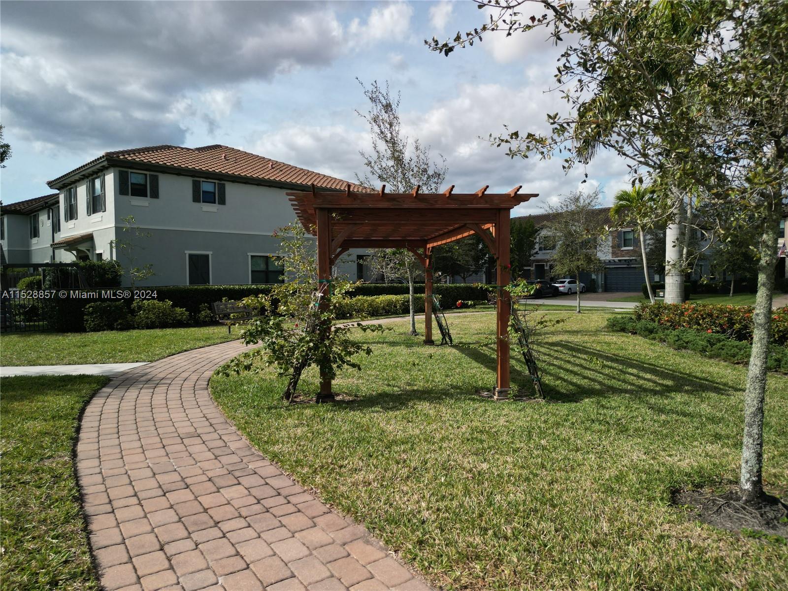FLAVOR PICT TOWNHOMES PUD - Residential