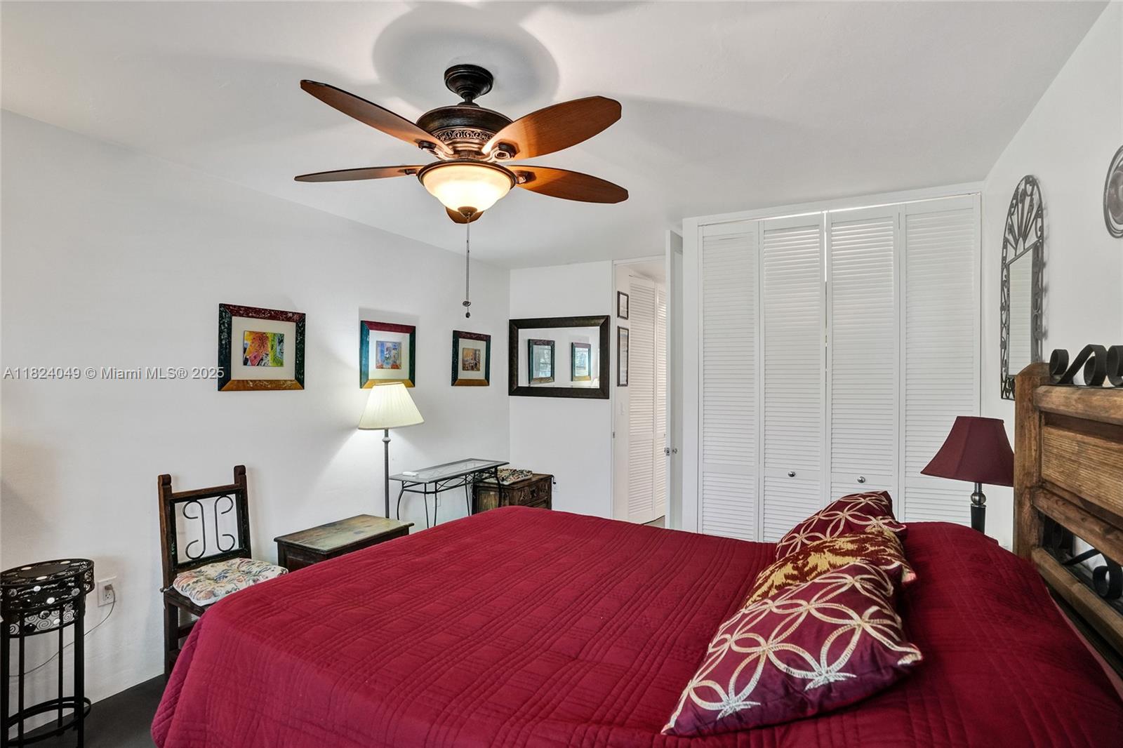 441 Collins Ave 6