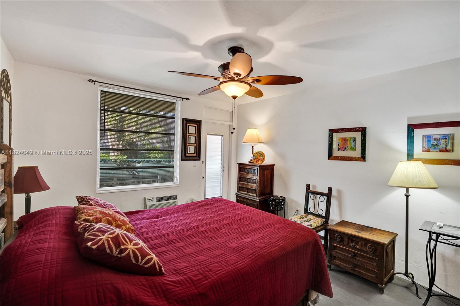 441 Collins Ave 6