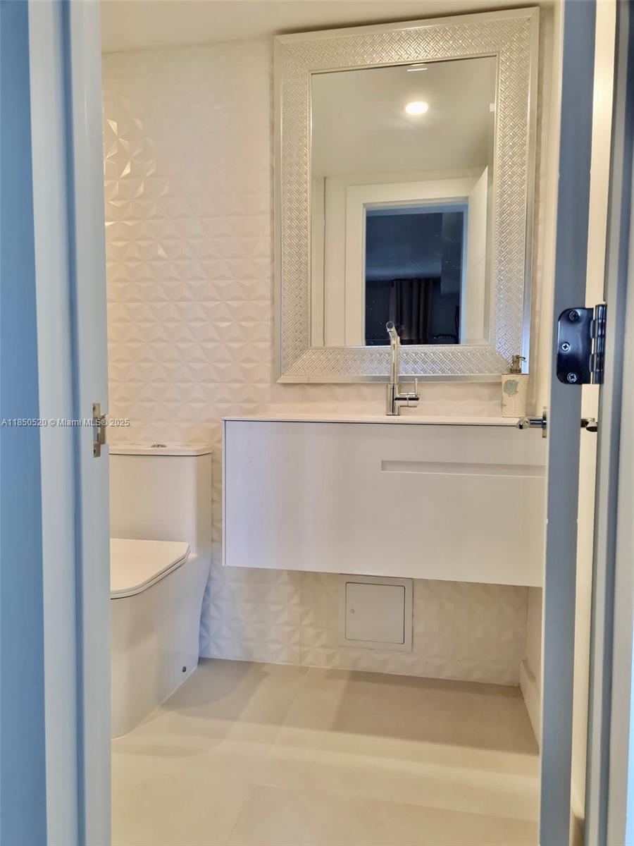 RESIDENCES ON HOLLYWOOD B - Residential