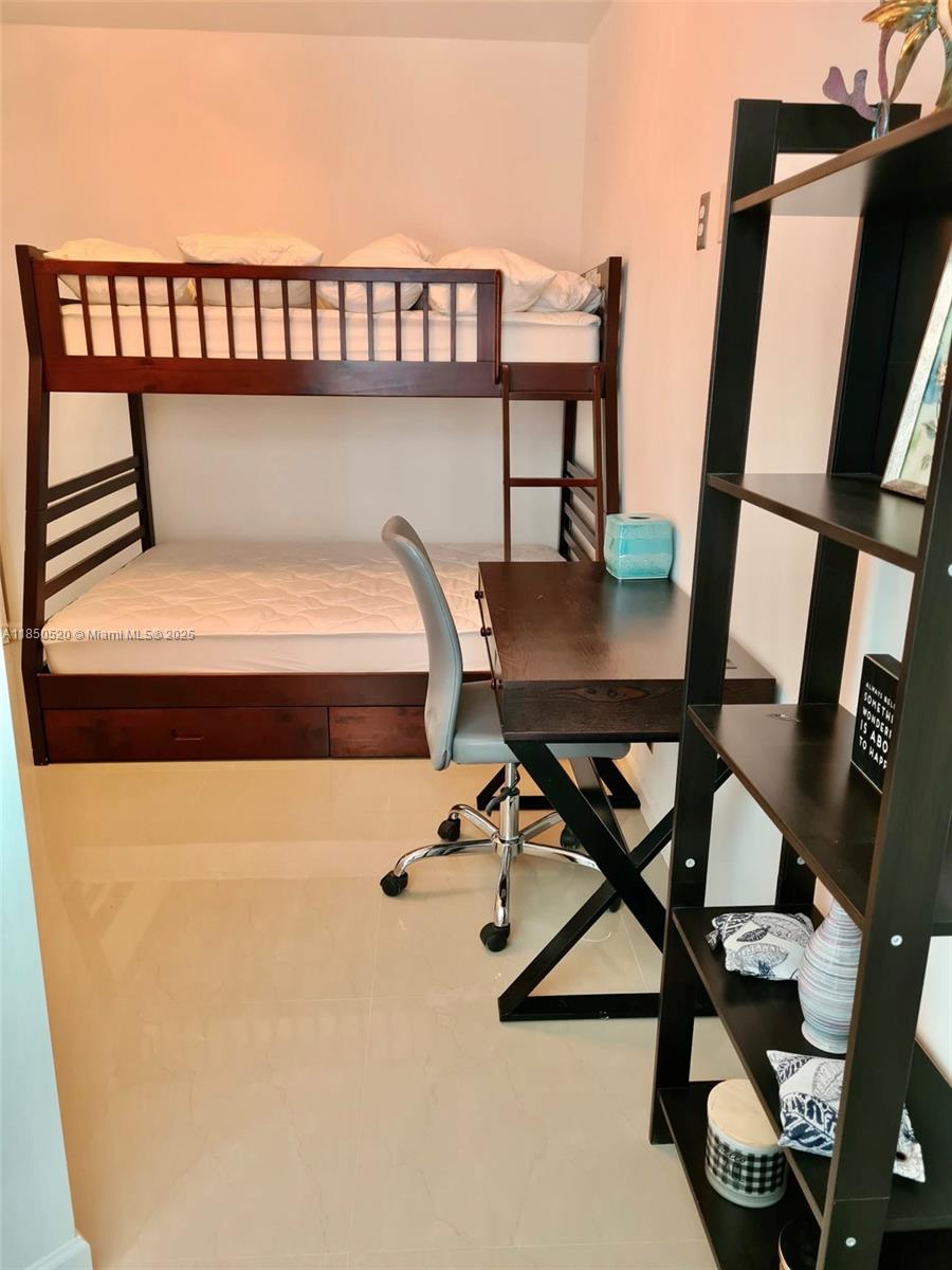 RESIDENCES ON HOLLYWOOD B - Residential