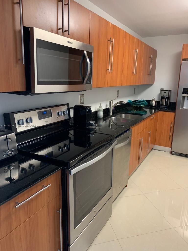 RESIDENCES ON HOLLYWOOD B - Residential