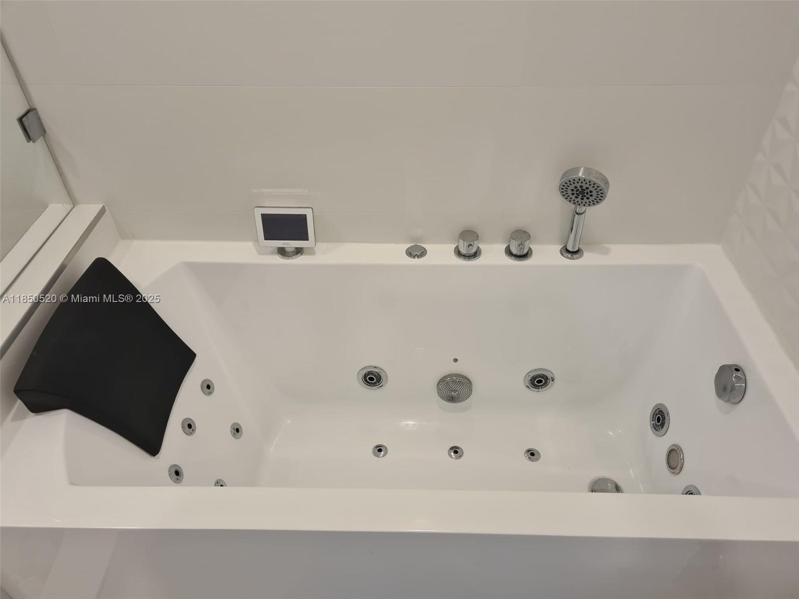 RESIDENCES ON HOLLYWOOD B - Residential